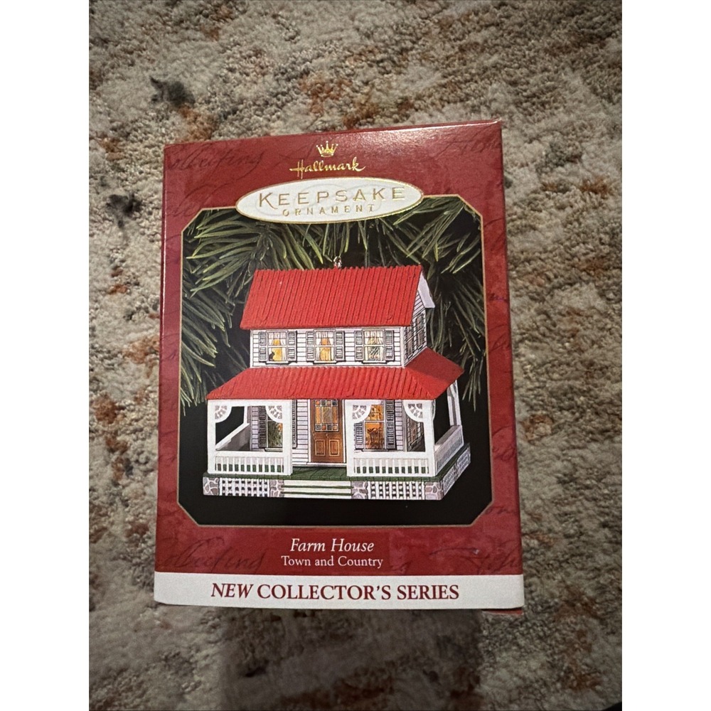 1999 Hallmark Keepsake "Farm House" Town and Country